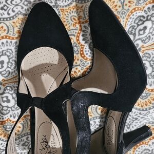 Life Stride Black Heels with Stiletto and Pointed Toe